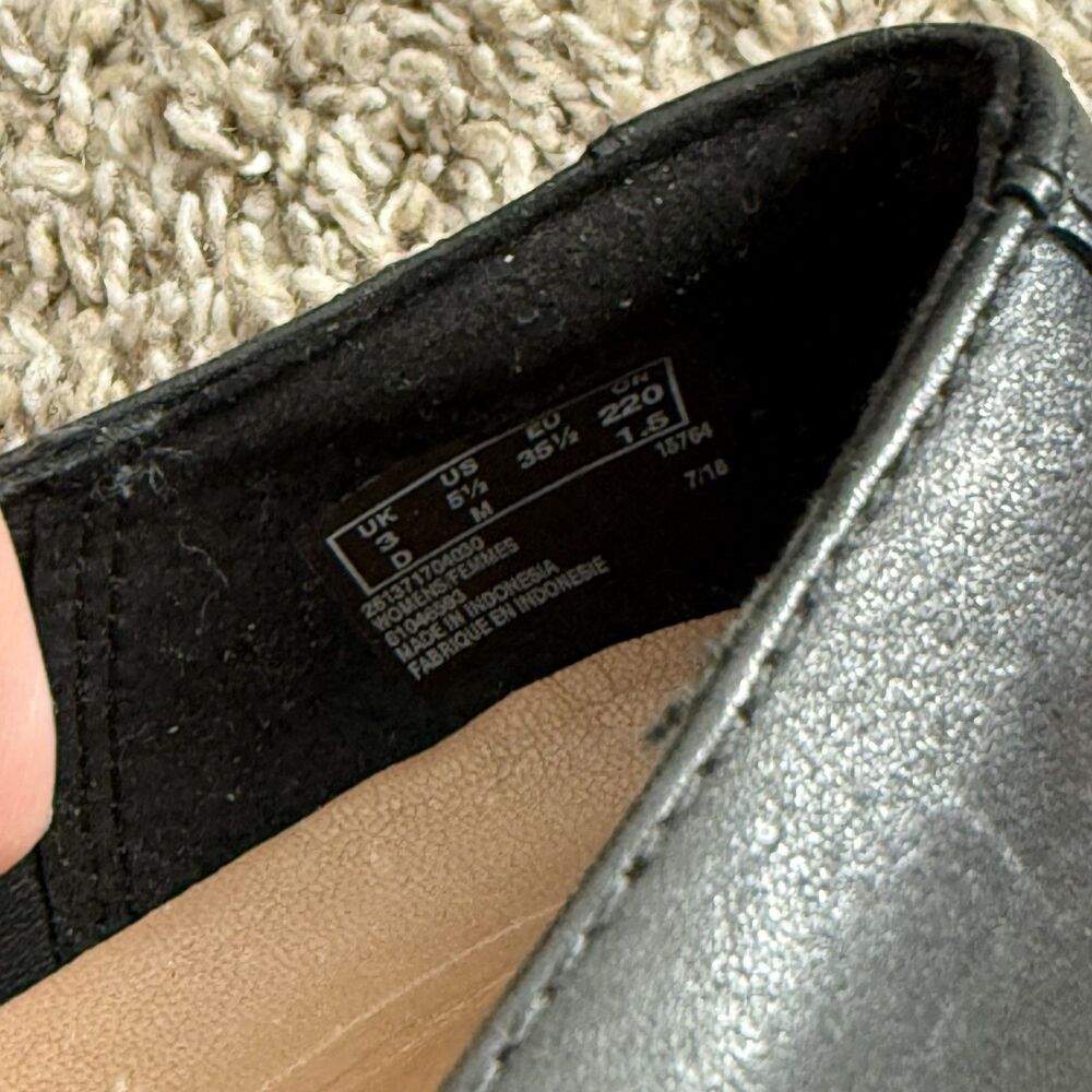CLARKS Women's Un Blush Go Penny Loafer Black Leather Size 5.5 M Classic - Picture 6 of 6